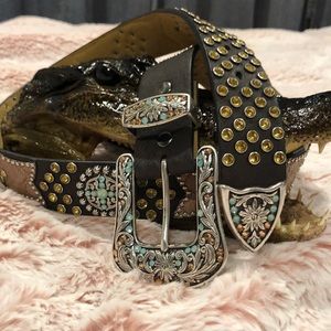 🐴 Ariat Leather Belt with Crystal Accents🐴